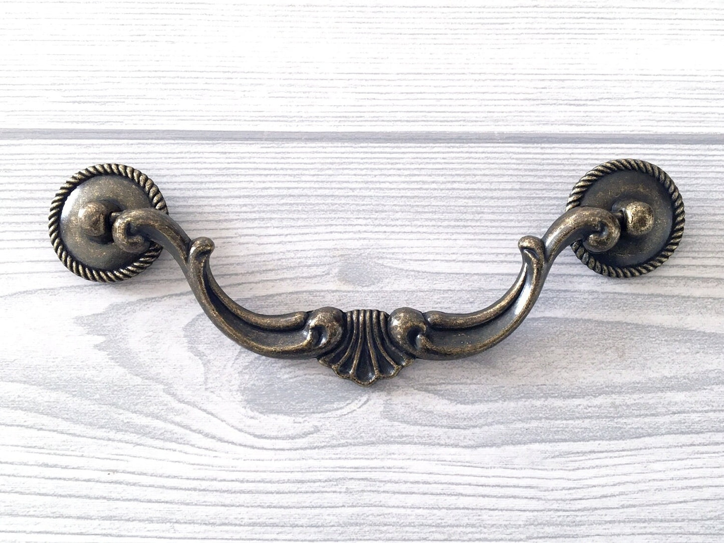 5.5“ Vintage Style Bail Drawer Pulls Drop Handle, Round Knob, Antique Bronze