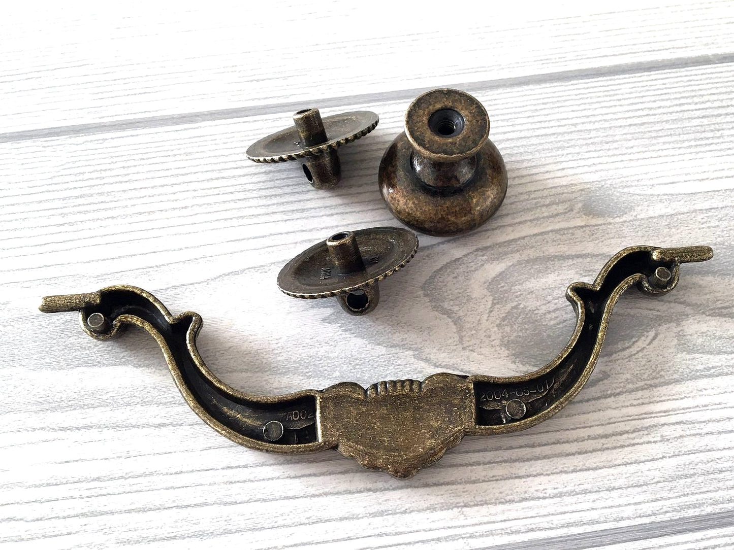 5.5“ Vintage Style Bail Drawer Pulls Drop Handle, Round Knob, Antique Bronze