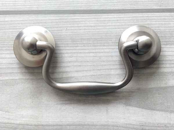 2.75" Swan-neck Swing Handle & Knob - Brushed Nickel
