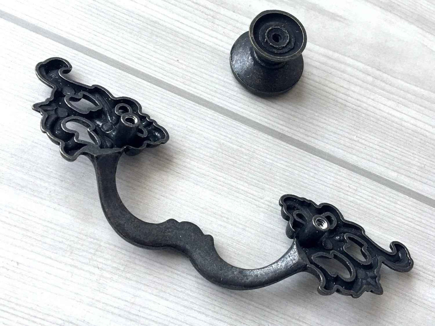 2.75" Vintage Leafy Drawer Pull with Round Knob - Dark Antique Bronze