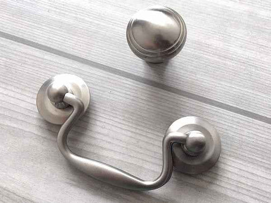 2.75" Swan-neck Swing Handle & Knob - Brushed Nickel