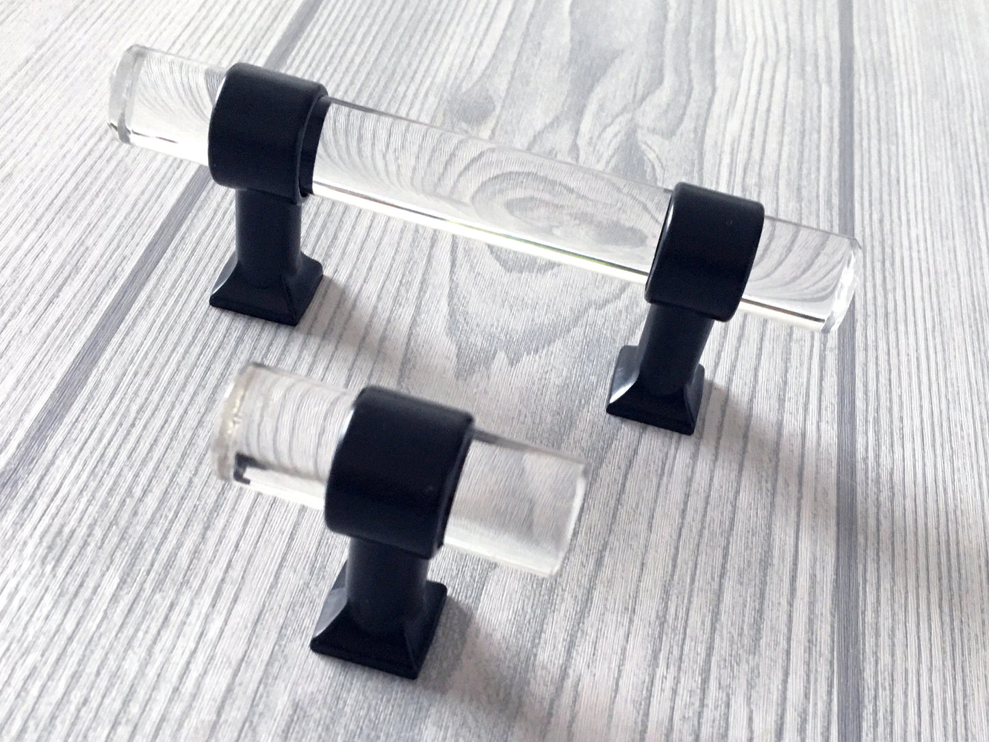 Poignées de tiroir en Lucite, acrylique, laiton doré brossé | Lynns Hardware | Entraxes : 5, 6,35 et 8,35 cm