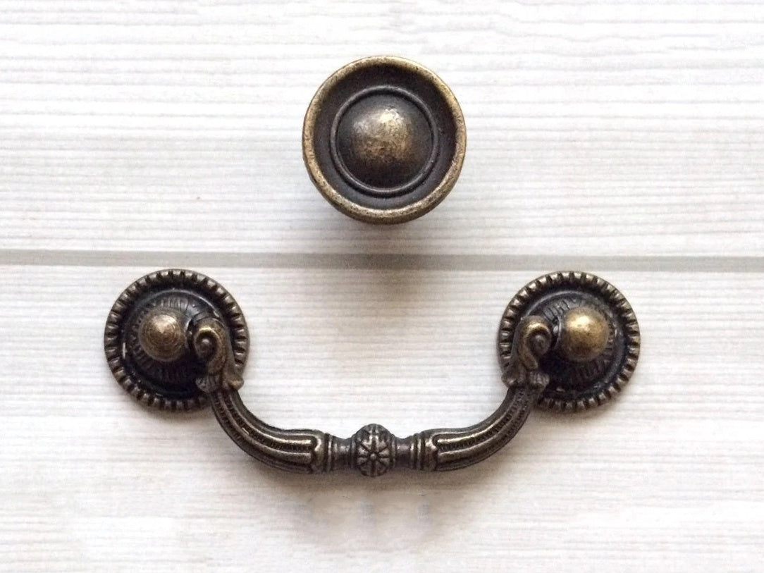Vintage Look Drawer Pulls 3 inch Centers Antique Bronze Round Knob