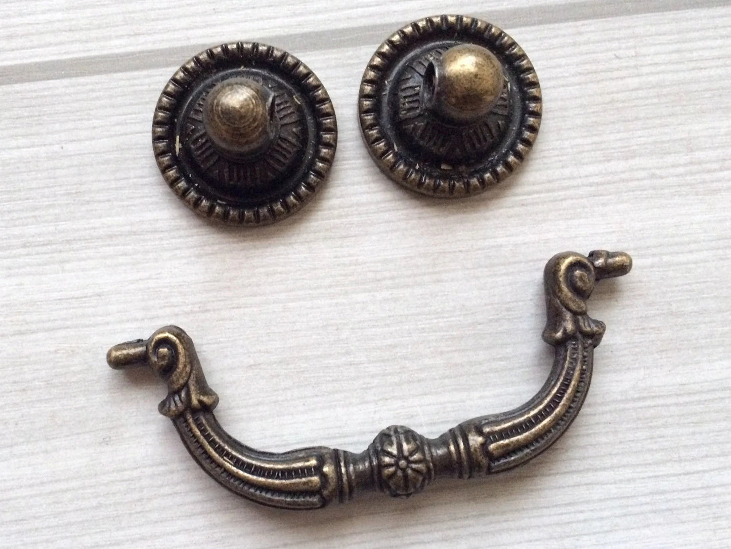 Vintage Look Drawer Pulls 3 inch Centers Antique Bronze Round Knob