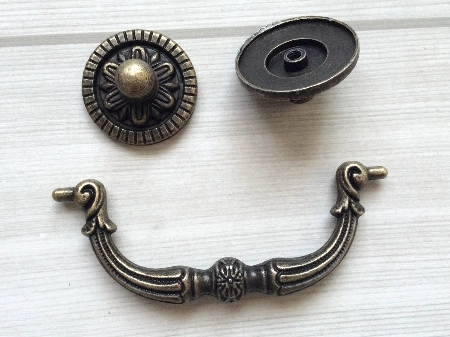 Vintage Look Drawer Pulls 3 inch Centers Antique Bronze Round Knob