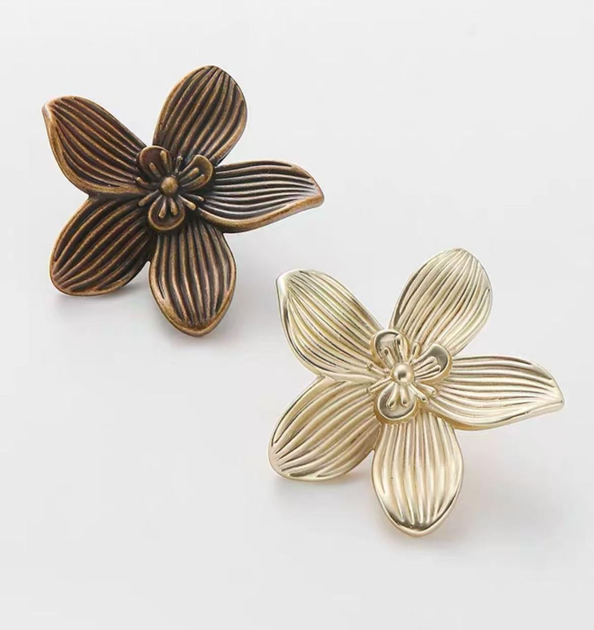 Flower Cabinet Knob, Petal Drawer Pull, Decorative Kitchen Hardware
