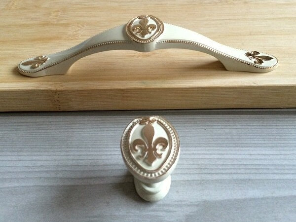 Fleur De Lis Cabinet Pulls and Knobs, 3.75" Centers, Bronze, Creamy White