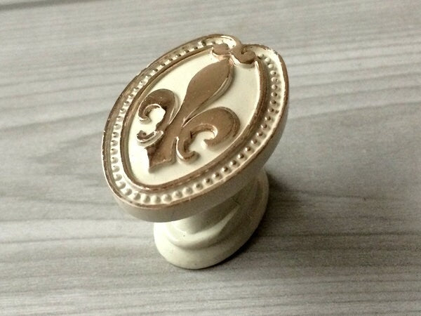 Fleur De Lis Cabinet Pulls and Knobs, 3.75" Centers, Bronze, Creamy White