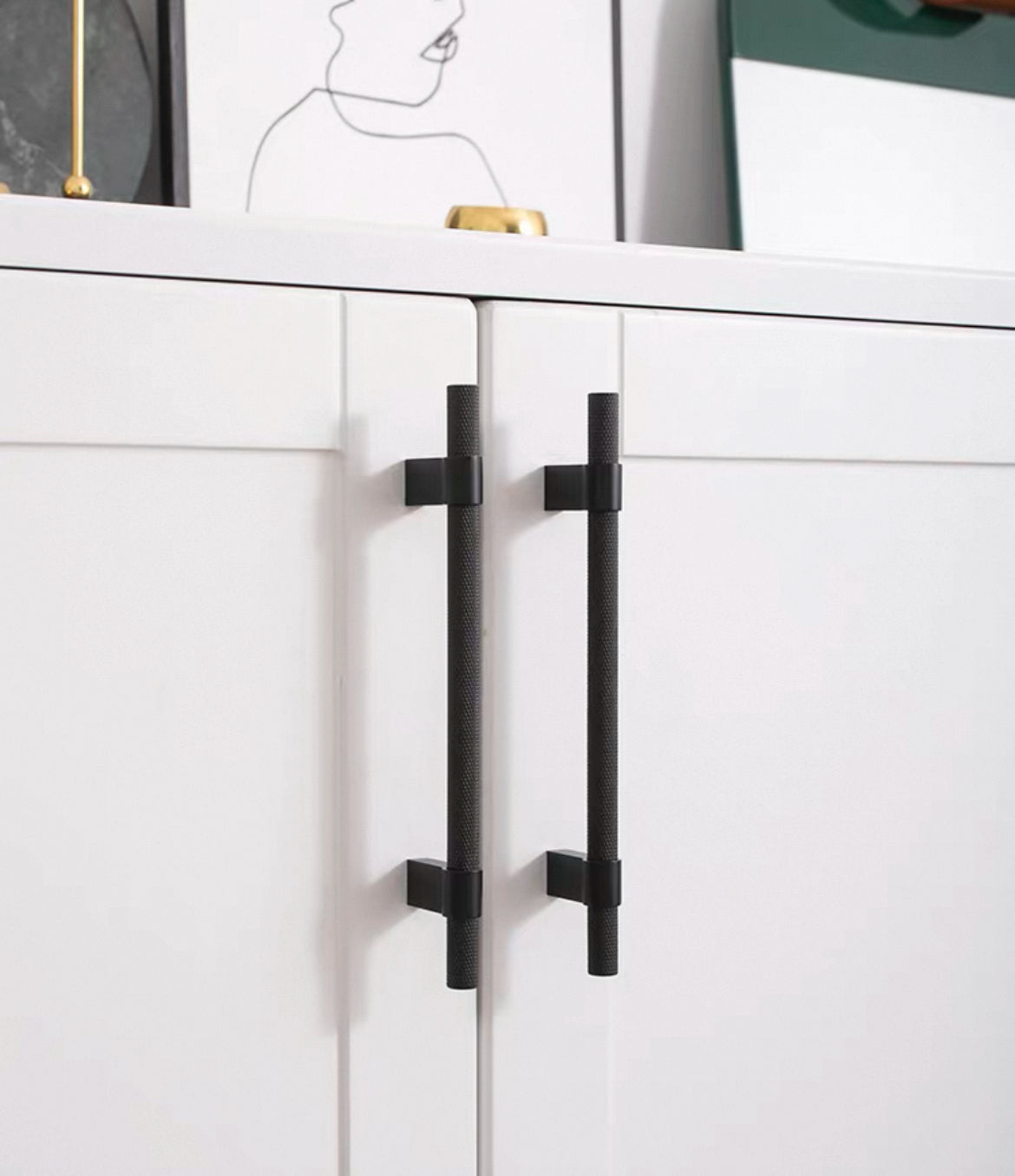 Knurled Cabinet Bar Pulls 96 128 224 320 mm, Brass / Matte Black, Sleek Modern Kitchen Hardware