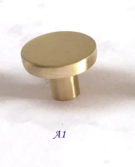 Schrankgriffe, gebürstetes Gold | Lynns Hardware | 3,25" 3,5" 4,25" Mitten