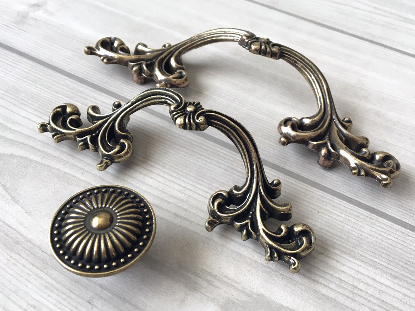 2.5" 3.75" Leafy Drawer Pull Handles, Antique Bronze, French Provincial Hardware 64 96 mm