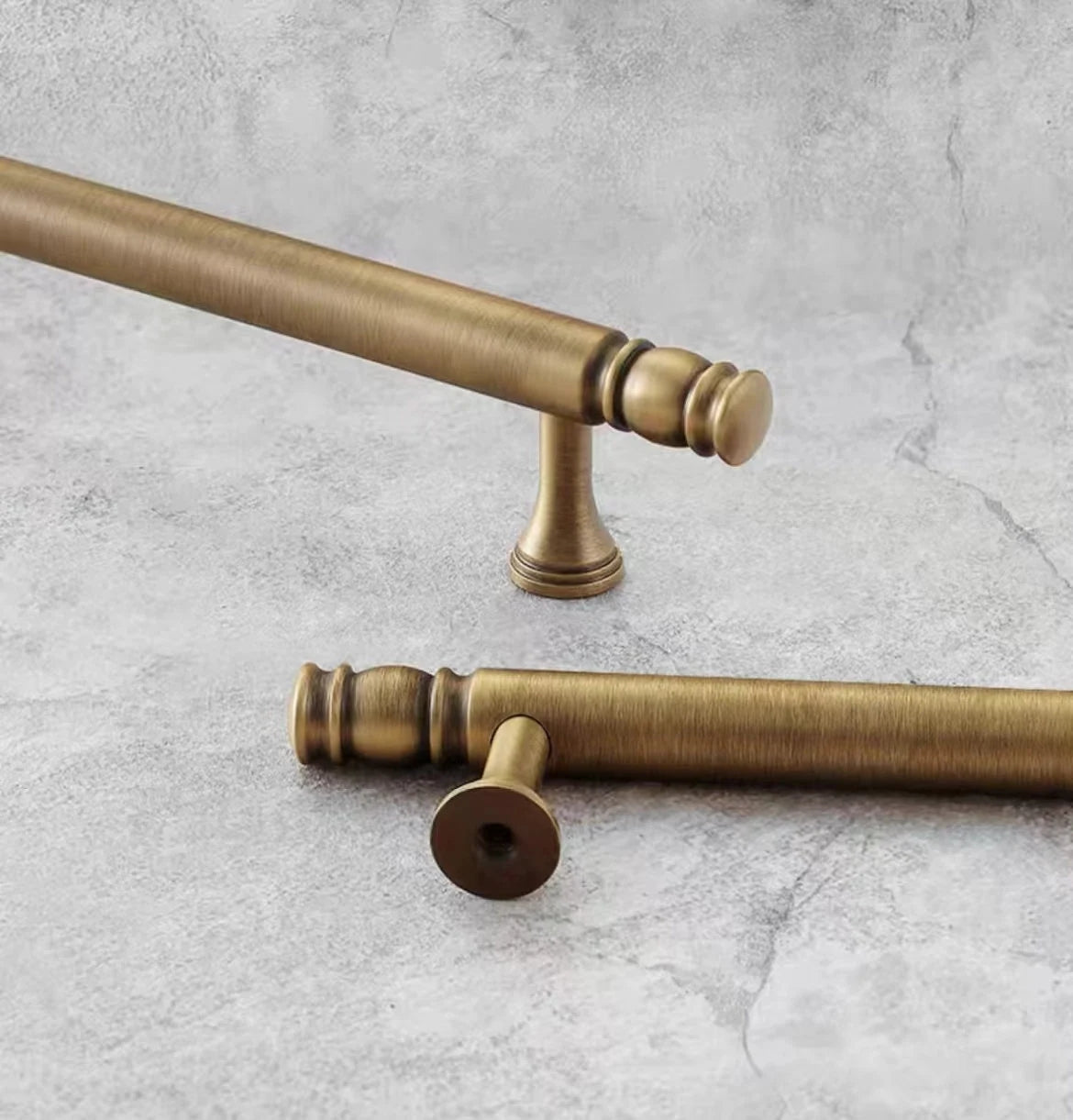 Poignées de tiroir et d'armoire en laiton bronze antique 96, 128, 192, 256 mm | Lynns Hardware