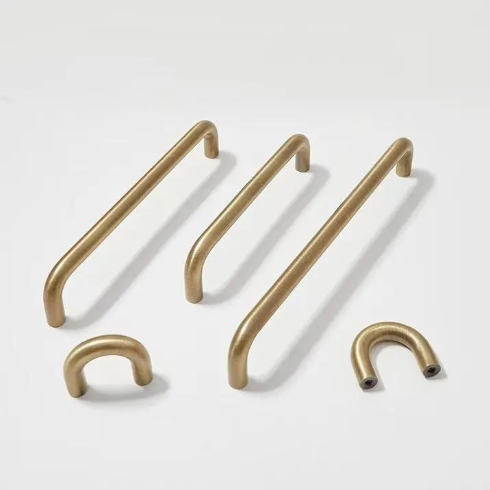 Poignées en laiton et bronze antique pour armoires minimalistes