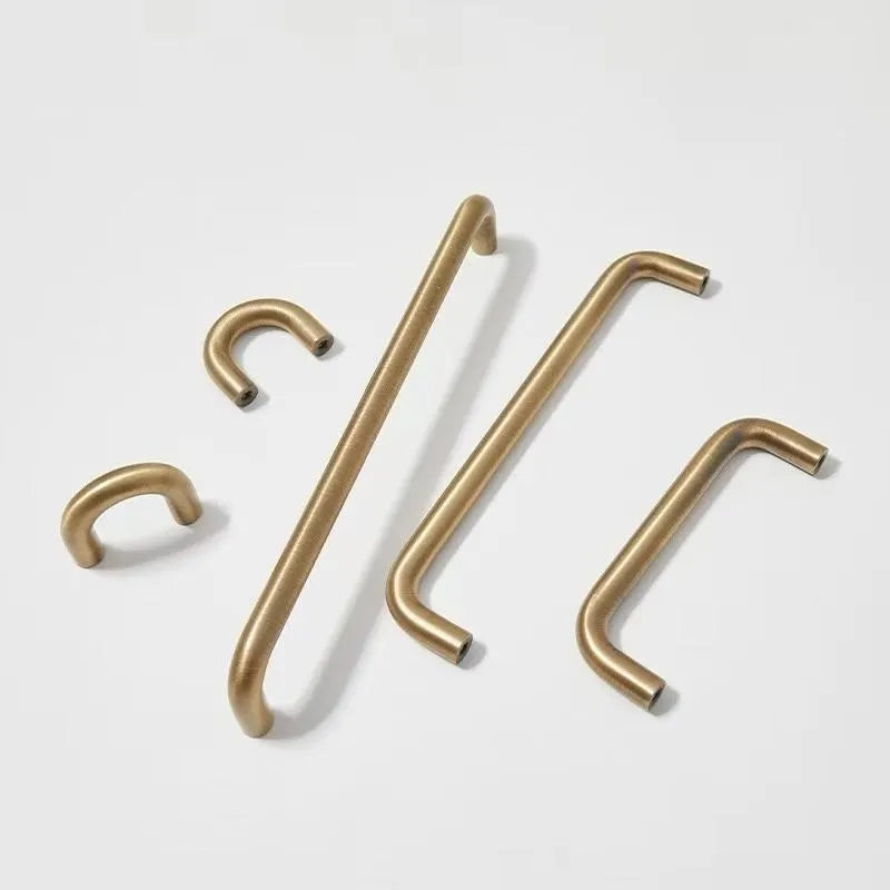 Poignées en laiton et bronze antique pour armoires minimalistes