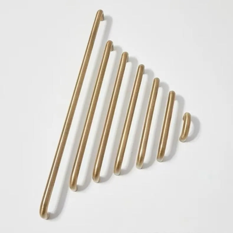Poignées en laiton et bronze antique pour armoires minimalistes