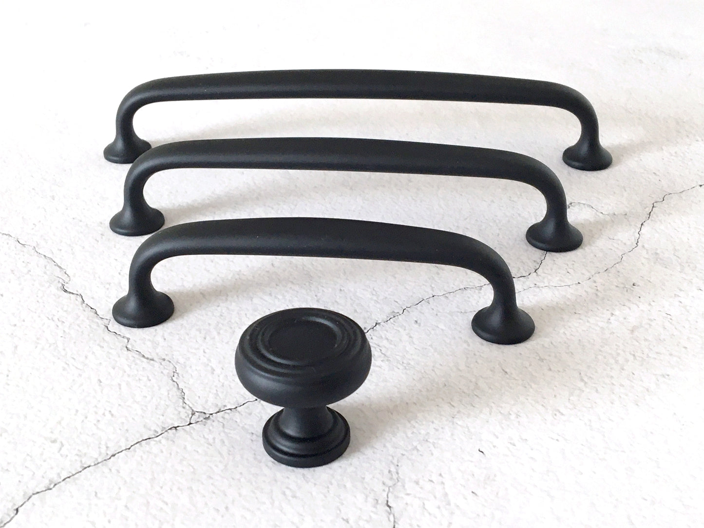 Black Kitchen Cabinet Pulls with 96, 128 and 160 mm hole spacing