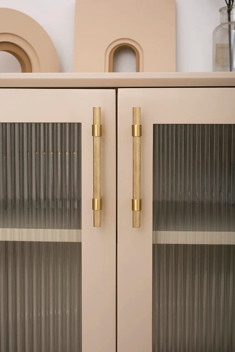 Sleek modern kitchen cabinet t bar pulls