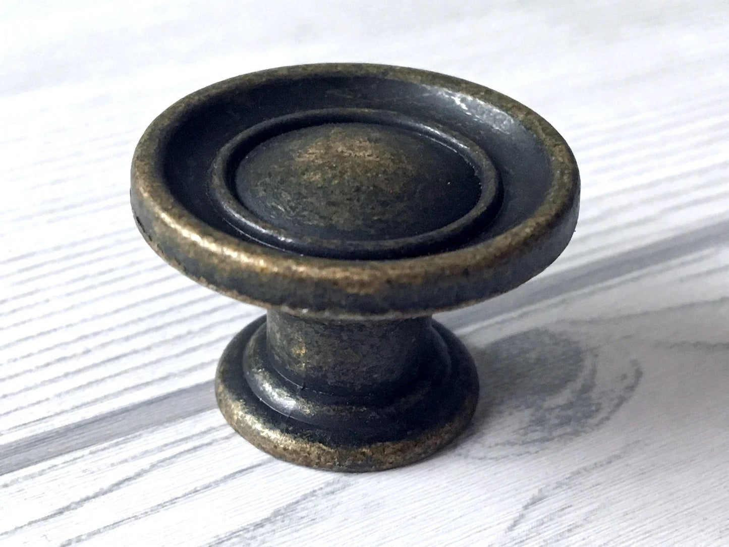 Poignées de tiroir à étrier de 4,25 po, bronze antique - Entraxe de 4 1/4 po