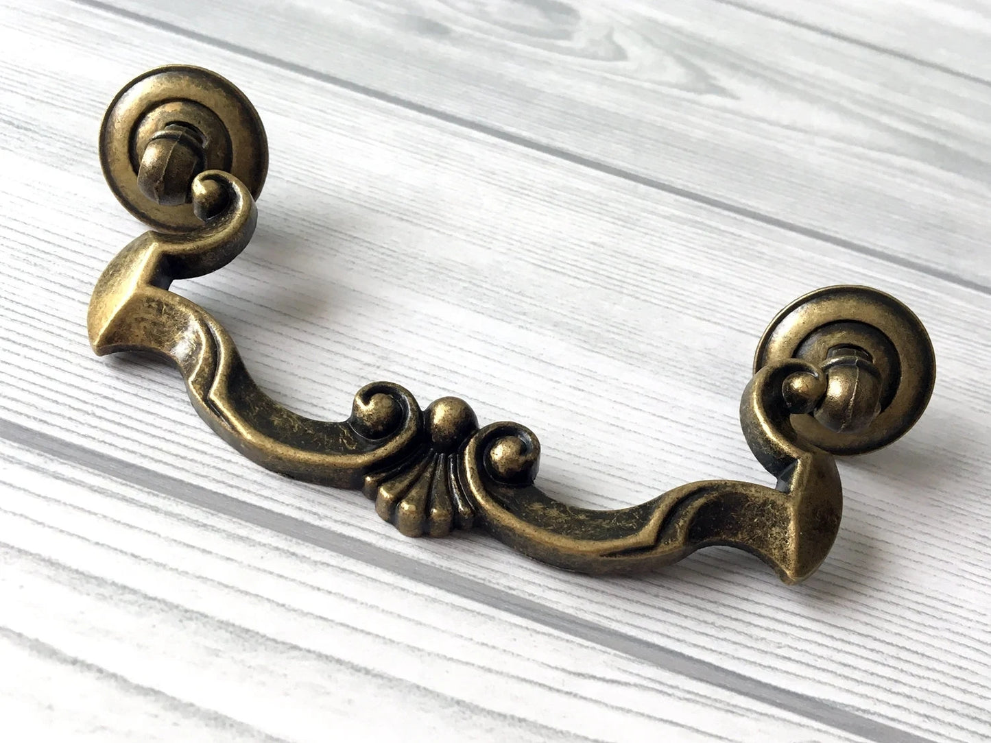 Poignées de tiroir à étrier de 4,25 po, bronze antique - Entraxe de 4 1/4 po