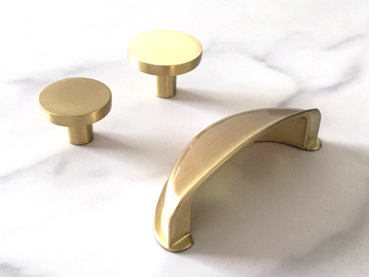 2.5" Gold Cup Drawer Pull & Disc Knob - LynnsHardware