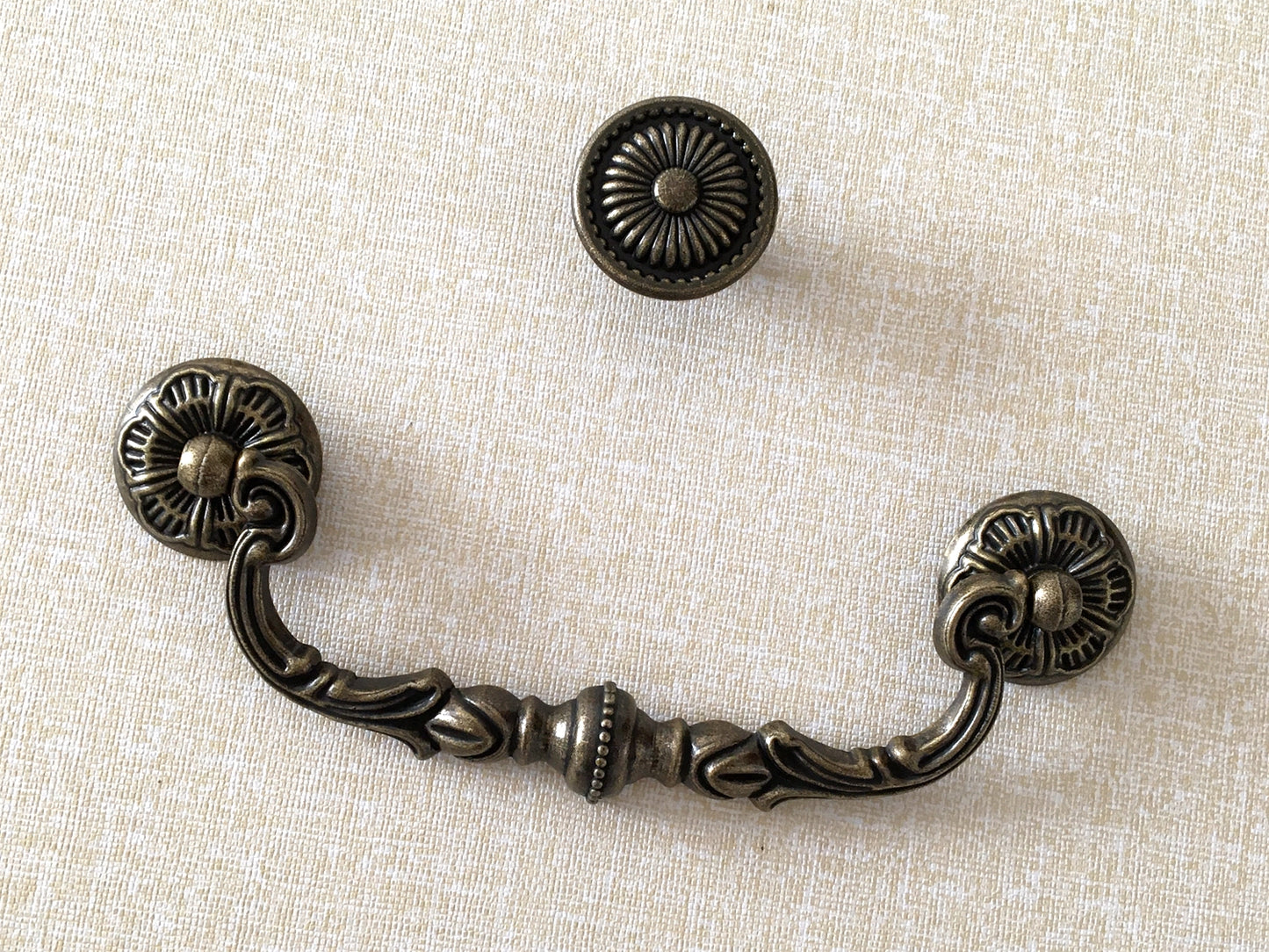 5.25“ Vintage Style Swing Bail Drawer Pull, Round Knob, Antique Bronze