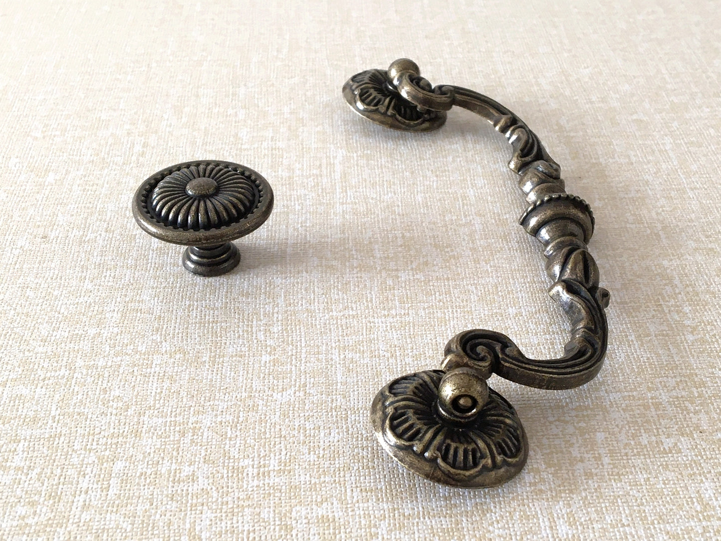 5.25“ Vintage Style Swing Bail Drawer Pull, Round Knob, Antique Bronze