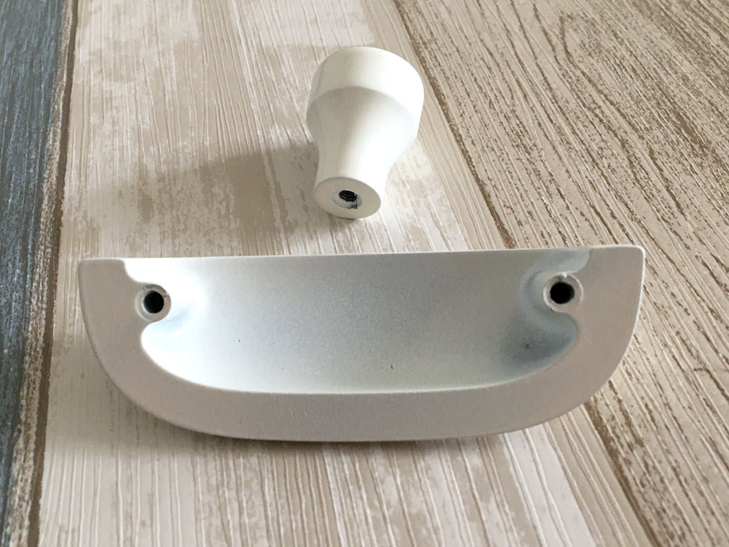 2.5" Cup Drawer Pull White, 64 mm Centers