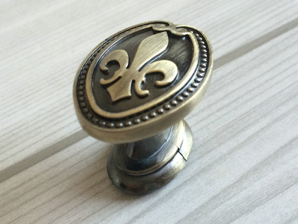 Fleur De Lis Cabinet Pulls and Knobs, 3.75" Centers, Bronze, Creamy White