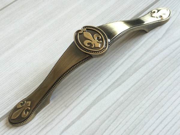 Fleur De Lis Cabinet Pulls and Knobs, 3.75" Centers, Bronze, Creamy White