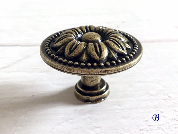 French Provincial Floral Leafy Knobs & Drawer Pulls, Antique Bronze, 1.75" 2.5" C-C