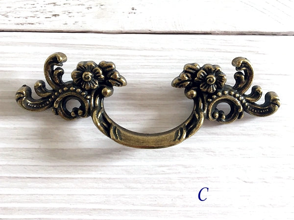 French Provincial Floral Leafy Knobs & Drawer Pulls, Antique Bronze, 1.75" 2.5" C-C