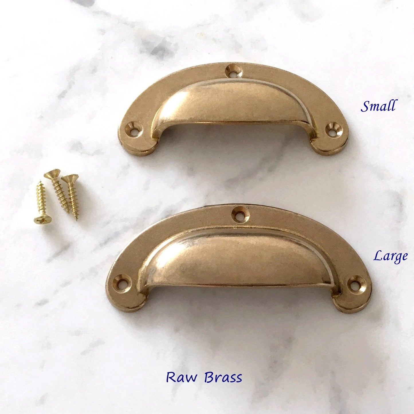 Poignées de tasse en laiton, bronze antique non laqué | Lynns Hardware