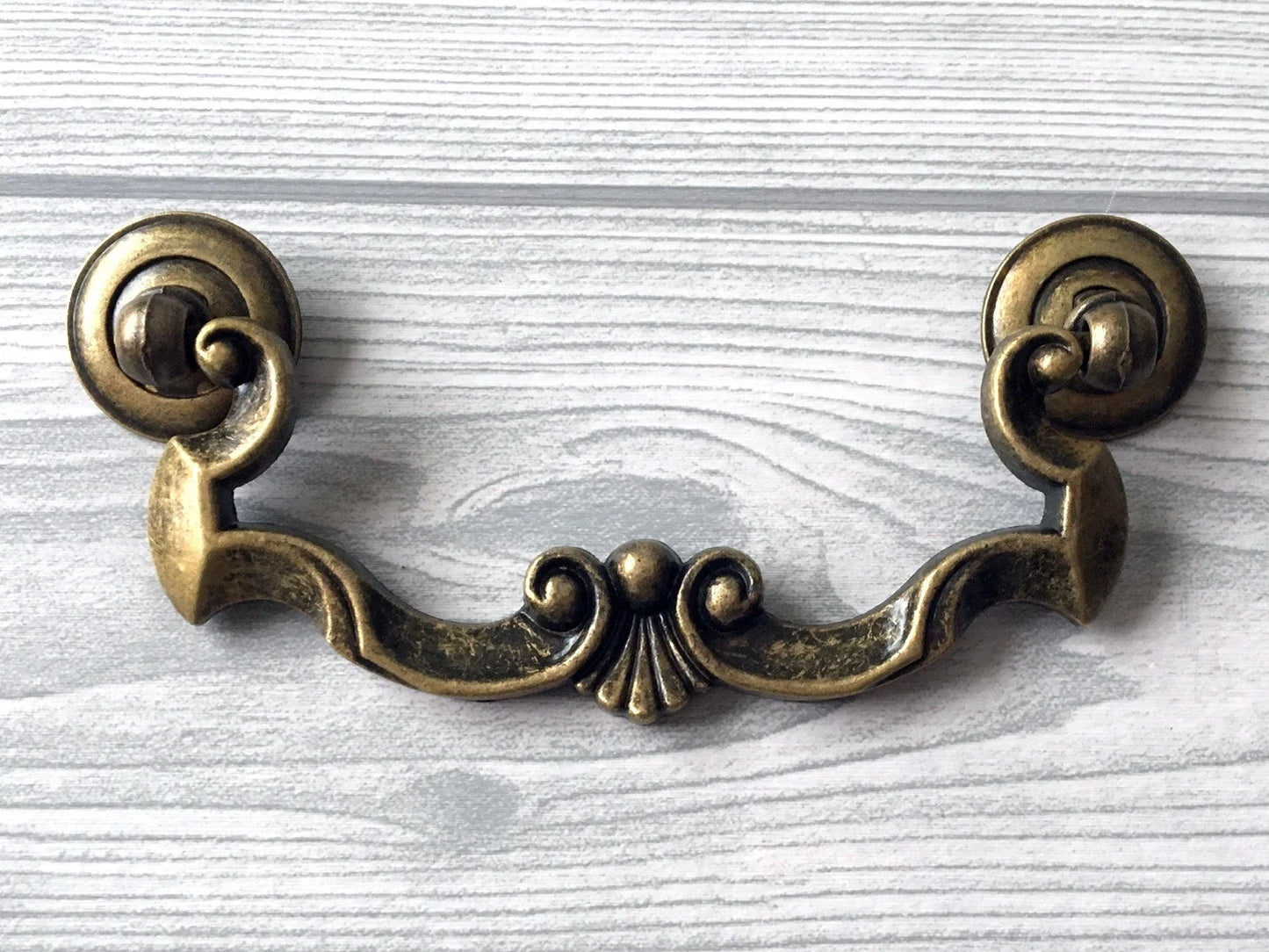 Poignées de tiroir à étrier de 4,25 po, bronze antique - Entraxe de 4 1/4 po