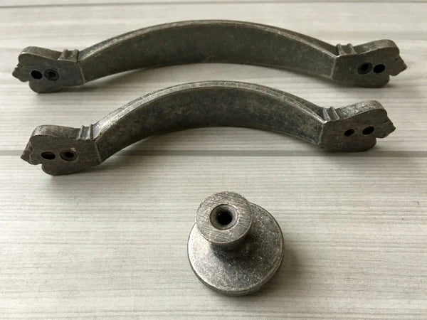 Antike Schubladengriffe aus Zinn mit geprägtem Motiv, Schrankgriffe – 3,75" x 5" Löcher