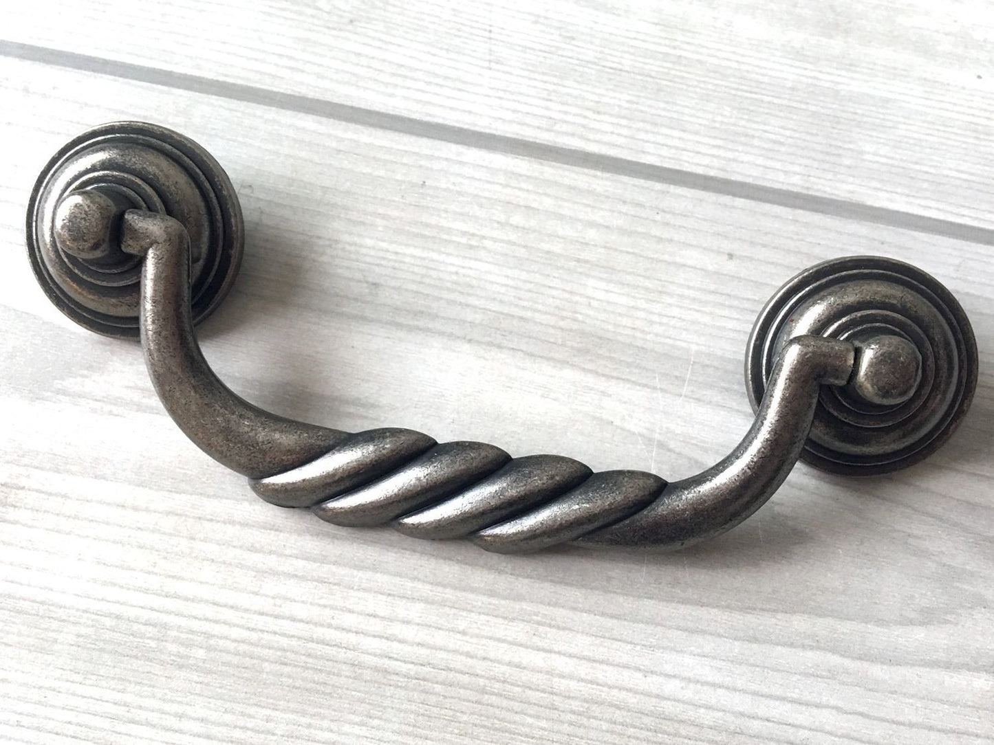 4 1/2" Schubladengriffe Antik Schwarz Silber Zinn Tropfengriff Bail Kommode Pulls Rustikale Schrankgriffe Griff Lynns Hardware 114 mm 4,5"