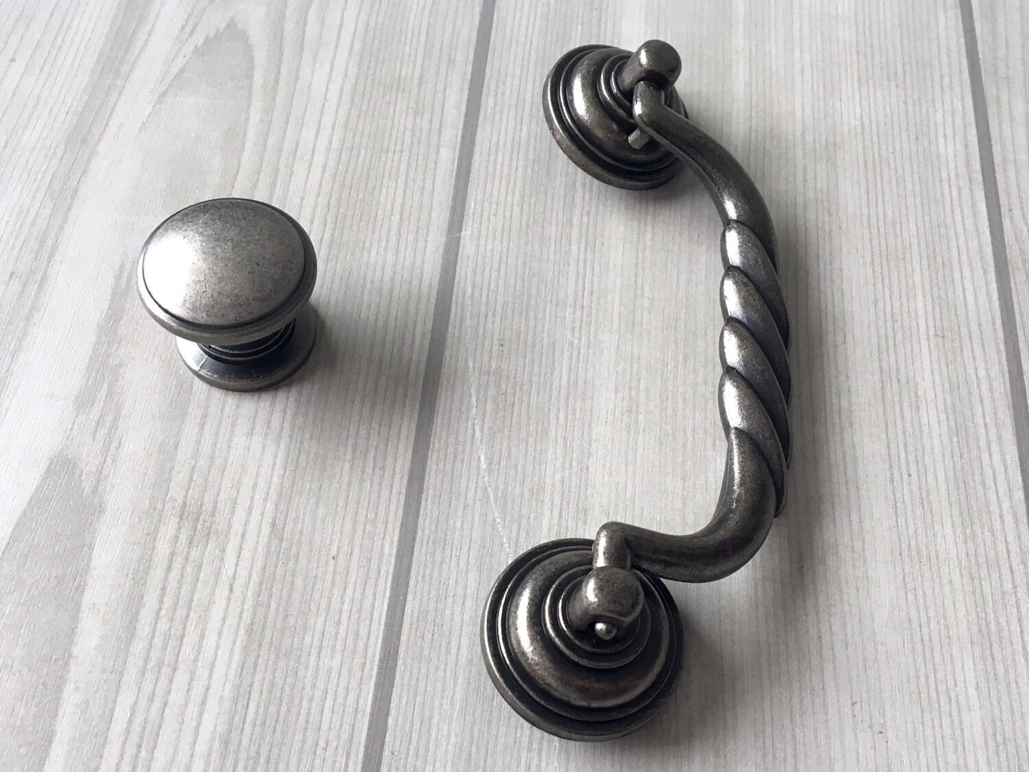 4 1/2" Schubladengriffe Antik Schwarz Silber Zinn Tropfengriff Bail Kommode Pulls Rustikale Schrankgriffe Griff Lynns Hardware 114 mm 4,5"