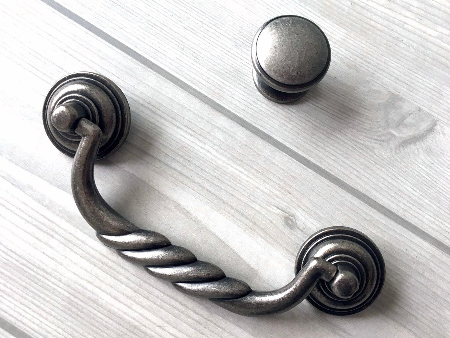 4 1/2" Schubladengriffe Antik Schwarz Silber Zinn Tropfengriff Bail Kommode Pulls Rustikale Schrankgriffe Griff Lynns Hardware 114 mm 4,5"