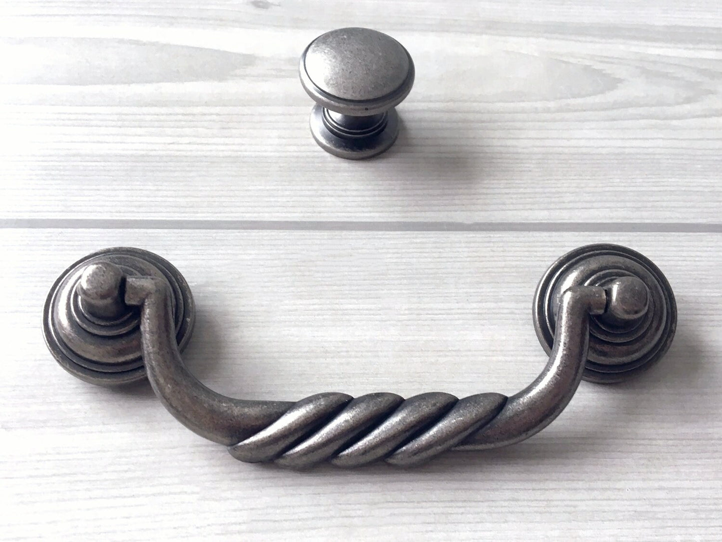 4 1/2" Schubladengriffe Antik Schwarz Silber Zinn Tropfengriff Bail Kommode Pulls Rustikale Schrankgriffe Griff Lynns Hardware 114 mm 4,5"