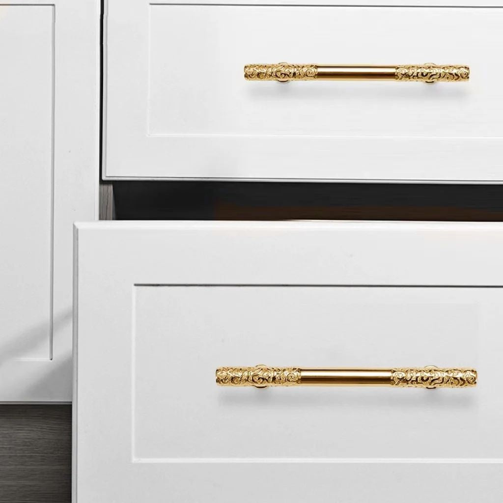 Schubladengriffe aus poliertem Gold, luxuriöse Griffe für Küchenschränke mit geprägtem Motiv