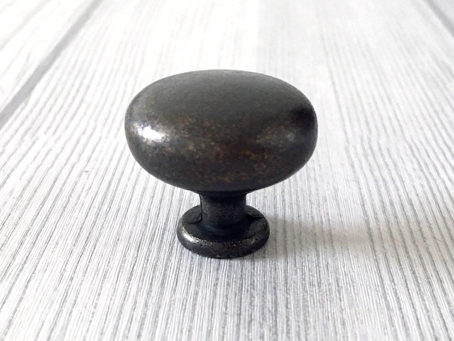 Poignée pivotante rétro de 2,5 pouces avec finition bronze antique - 2 1/2 po 64 mm centre à centre