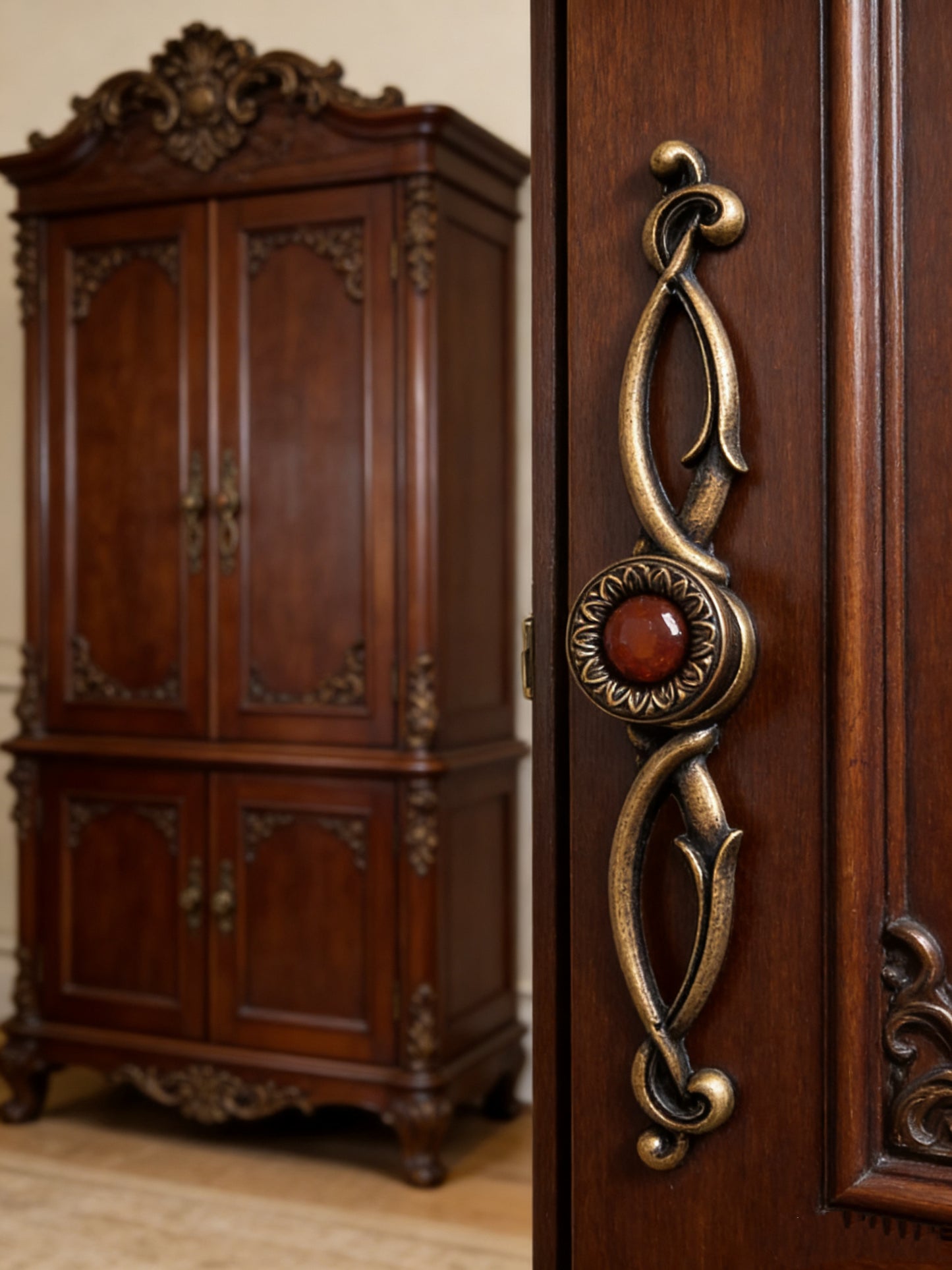 Vintage Resin Gem & Antique Brass Cabinet Pull Knobs - LynnsHardware