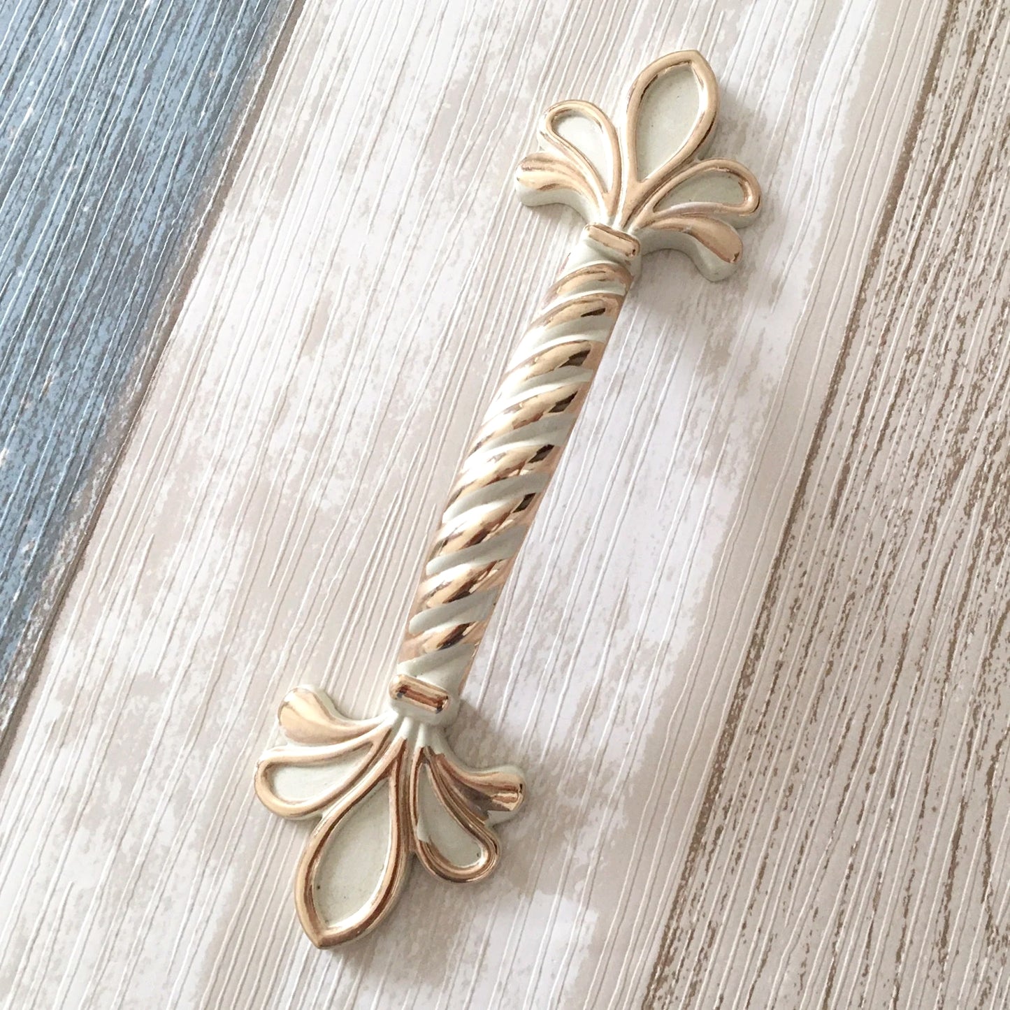 2.5" 64 mm Fleur De Lis Cabinet Pull, Vintage Style Drawer Handle