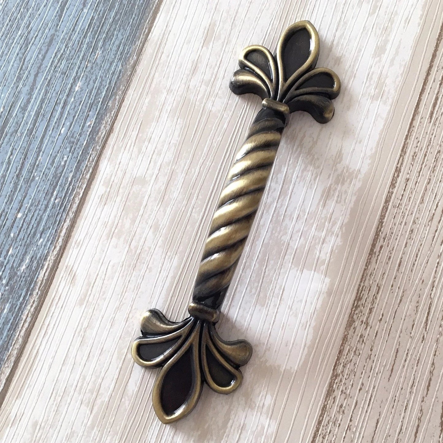 2.5" 64 mm Fleur De Lis Cabinet Pull, Vintage Style Drawer Handle
