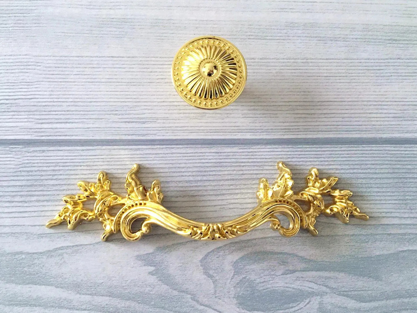 2.5" 3.75" Ornate Polished Gold Leafy Drawer Pull - French Provincial