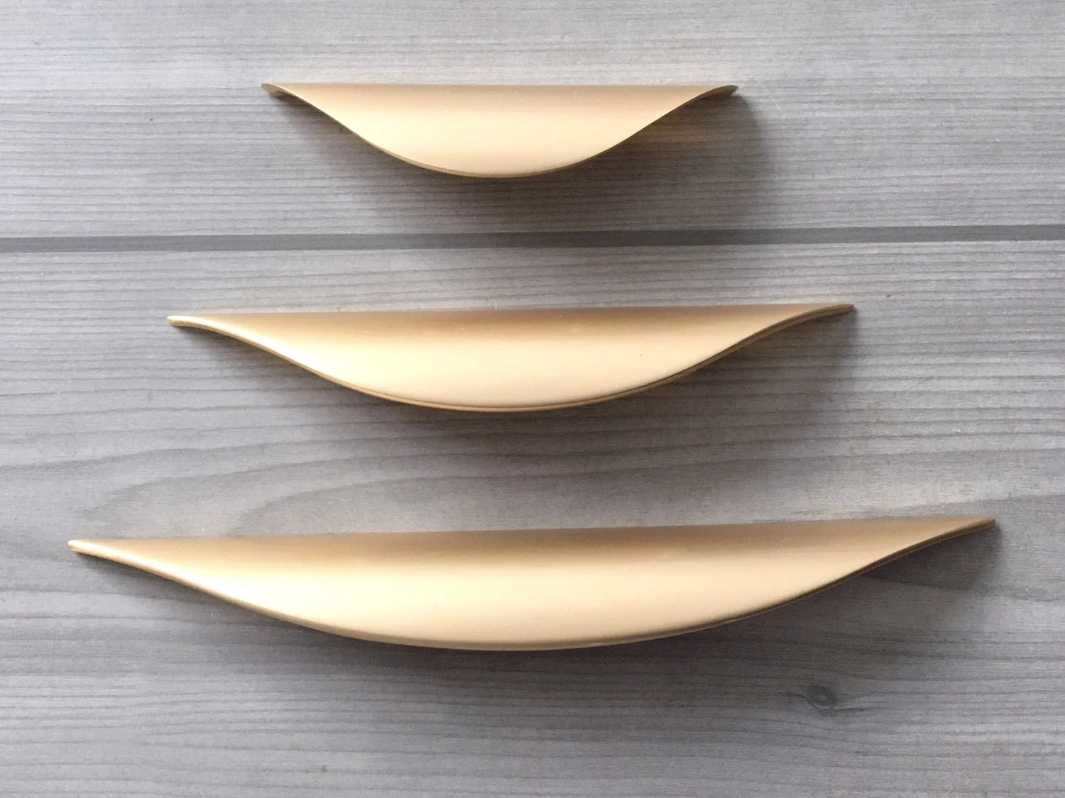 Gold Finger Drawer Pull - Modern Kitchen Hardware 32 64 96 mm - LynnsHardware