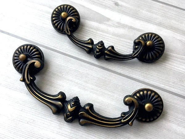 3.75“ 5" Georgian Swing Bail Drawer Pull - Antique Gold Brass