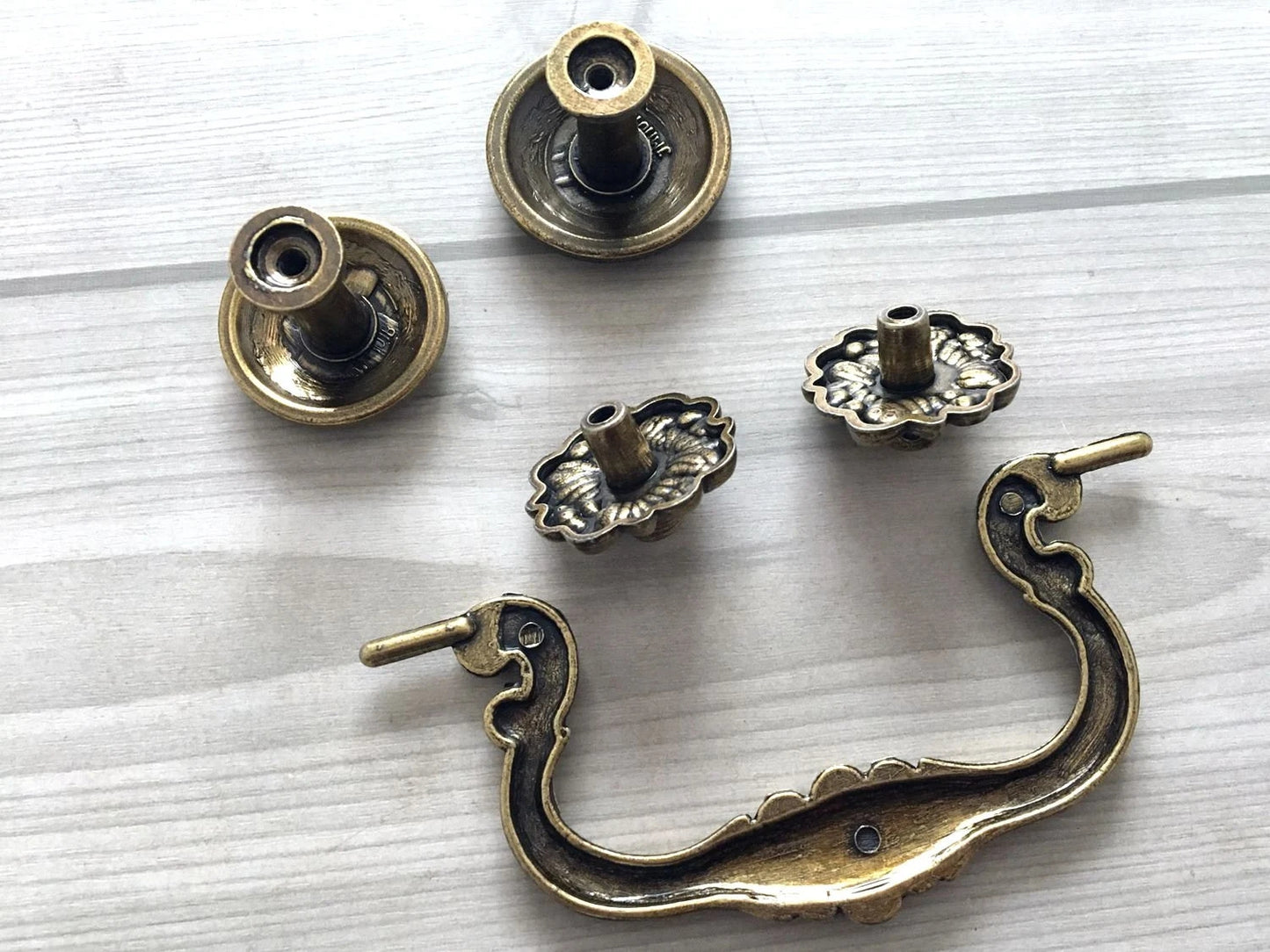 4 Zoll Schublade zieht Drop Griff Antik Bronze Vintage Stil Lynns Hardware