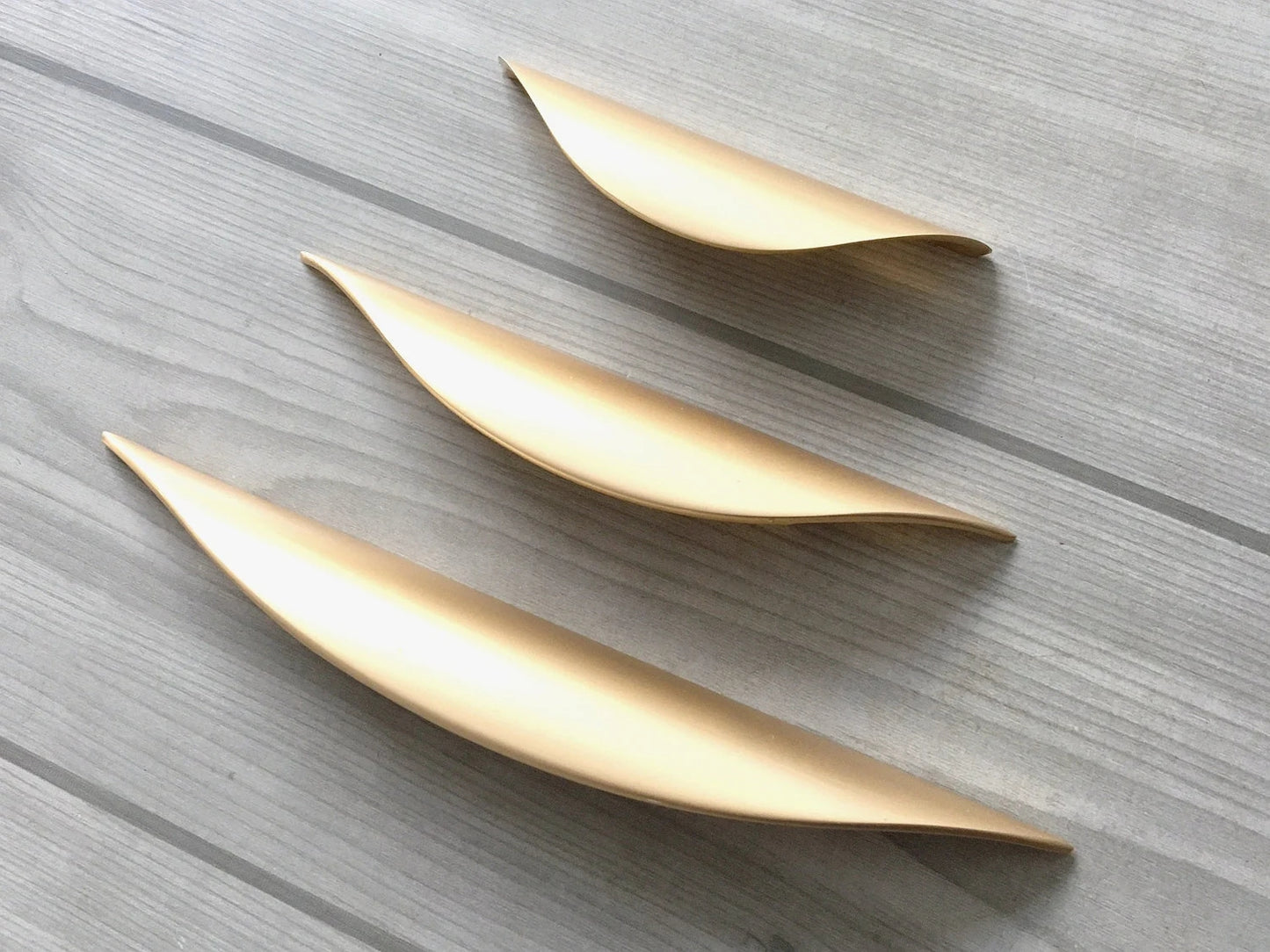 Gold Finger Drawer Pull - Modern Kitchen Hardware 32 64 96 mm - LynnsHardware
