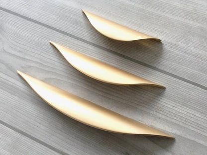 Gold Finger Drawer Pull - Modern Kitchen Hardware 32 64 96 mm - LynnsHardware