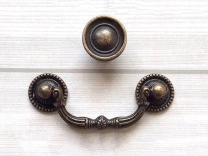 Vintage Look Drawer Pulls 3 inch Centers Antique Bronze Round Knob